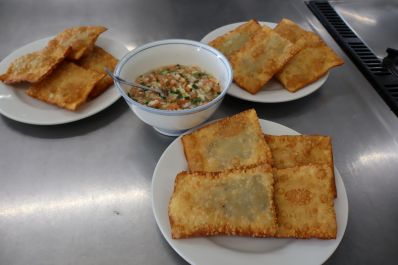 パステウとビナグレッテソース