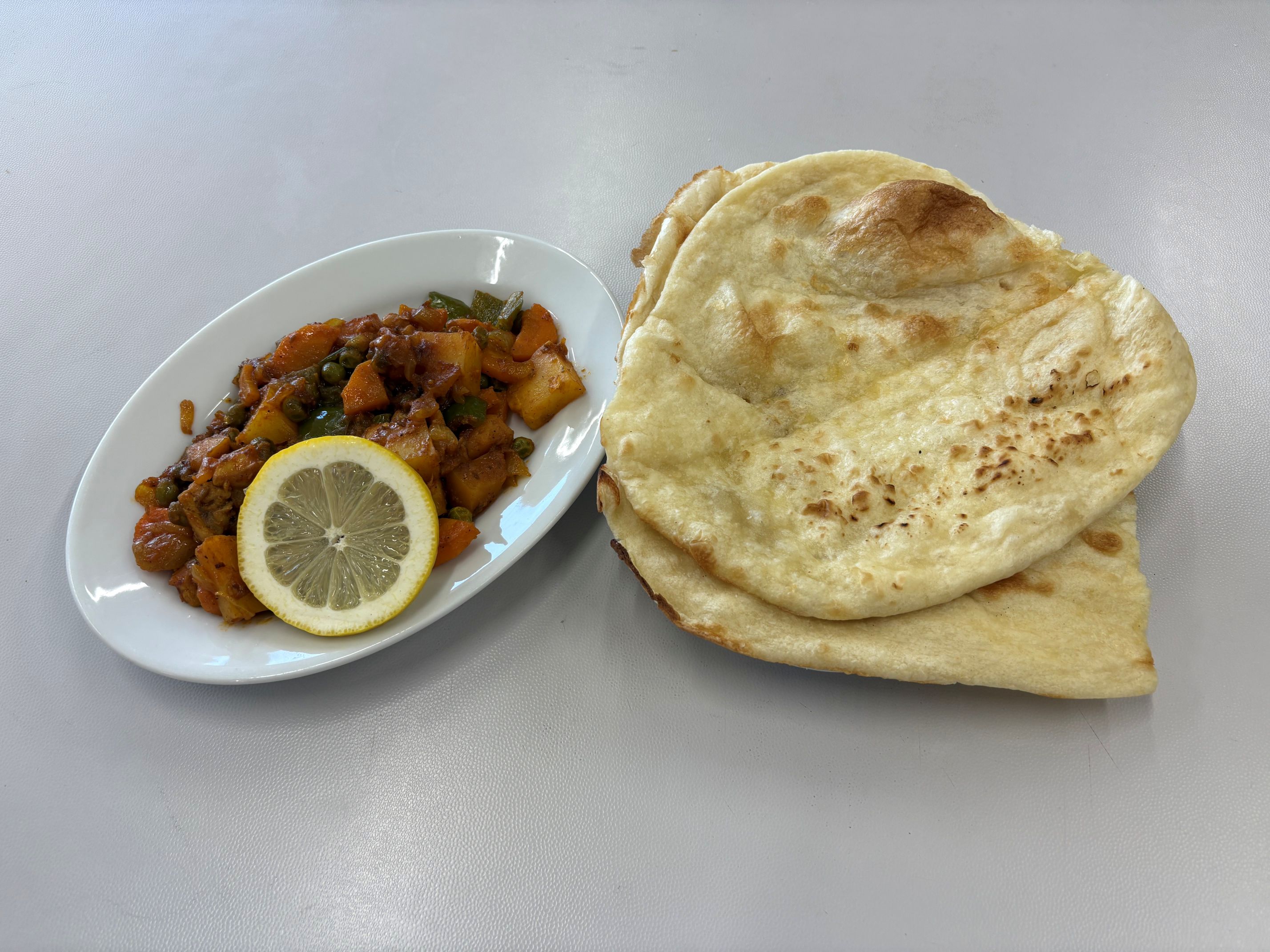 チキンサブジカレーとナン